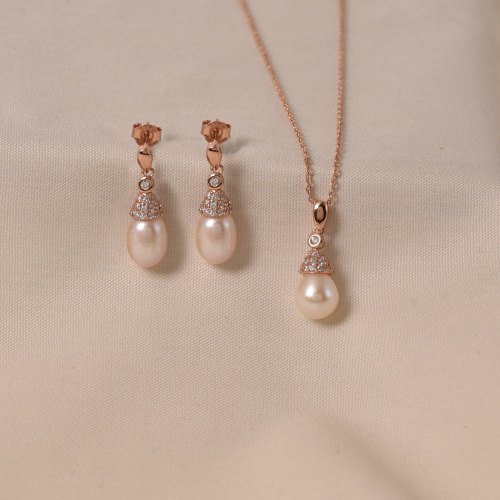 Vintage Pearl Pendant Set