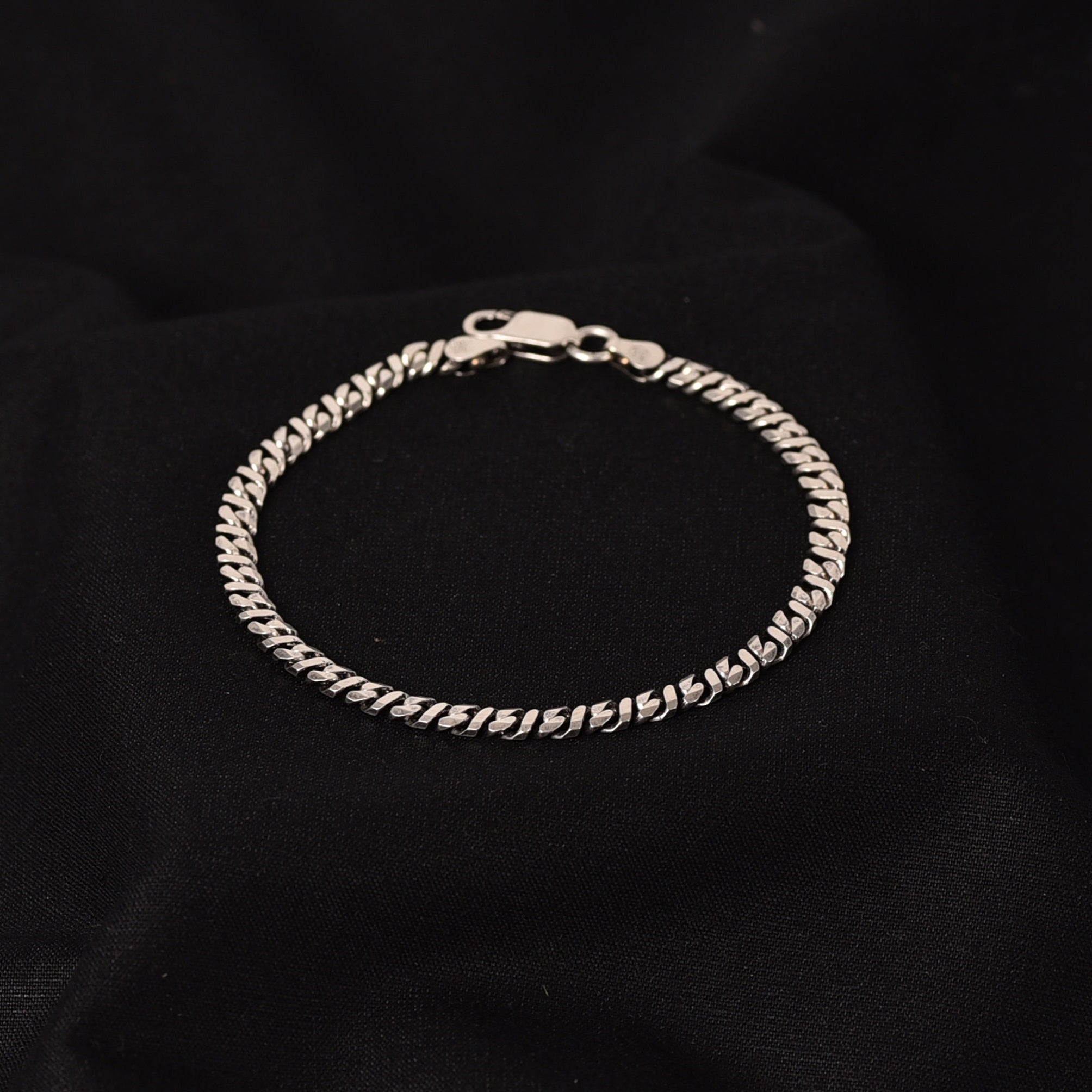 Silver Yajvan Bracelet - Size 8"