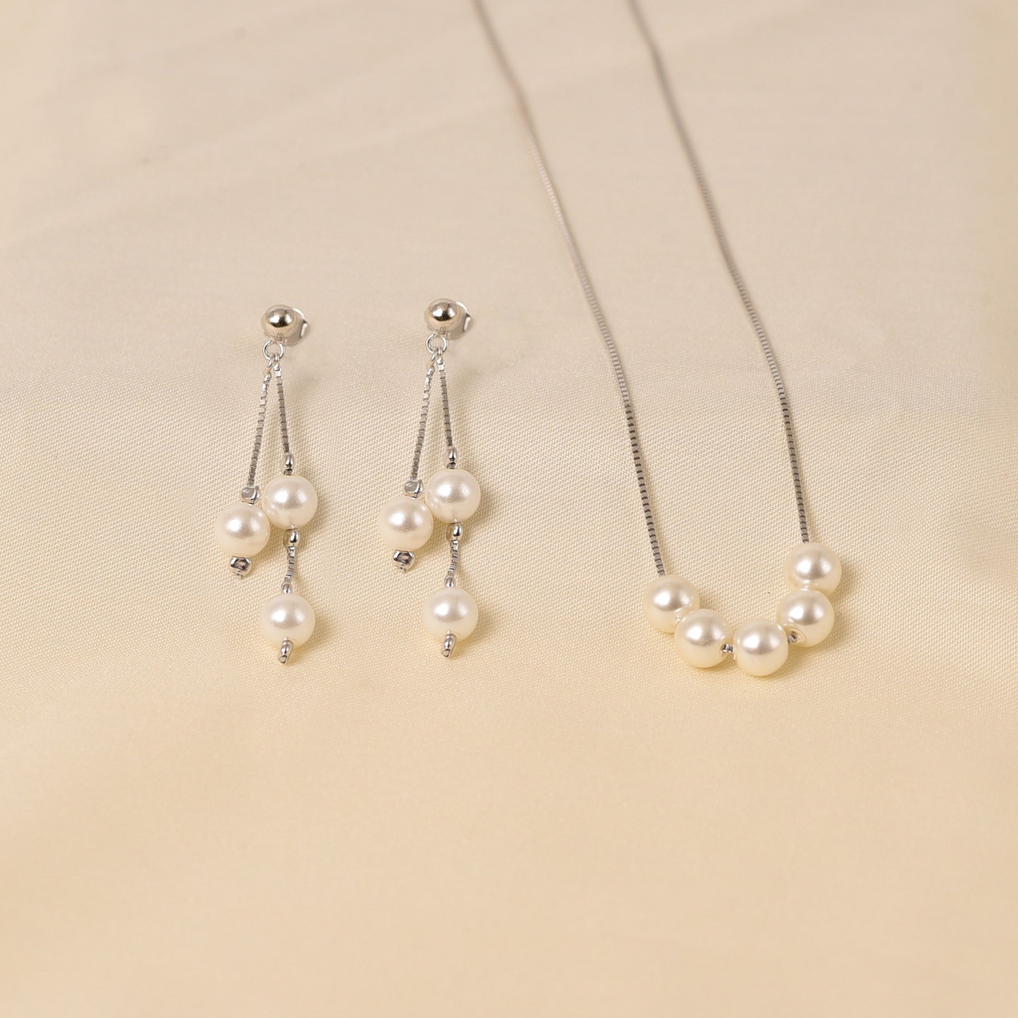 Eras Necklace Set